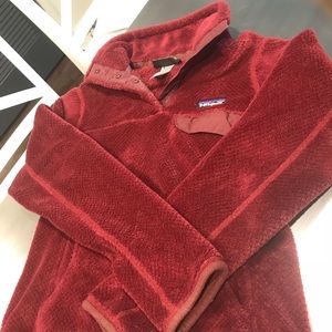 Red Patagonia pullover (XS)